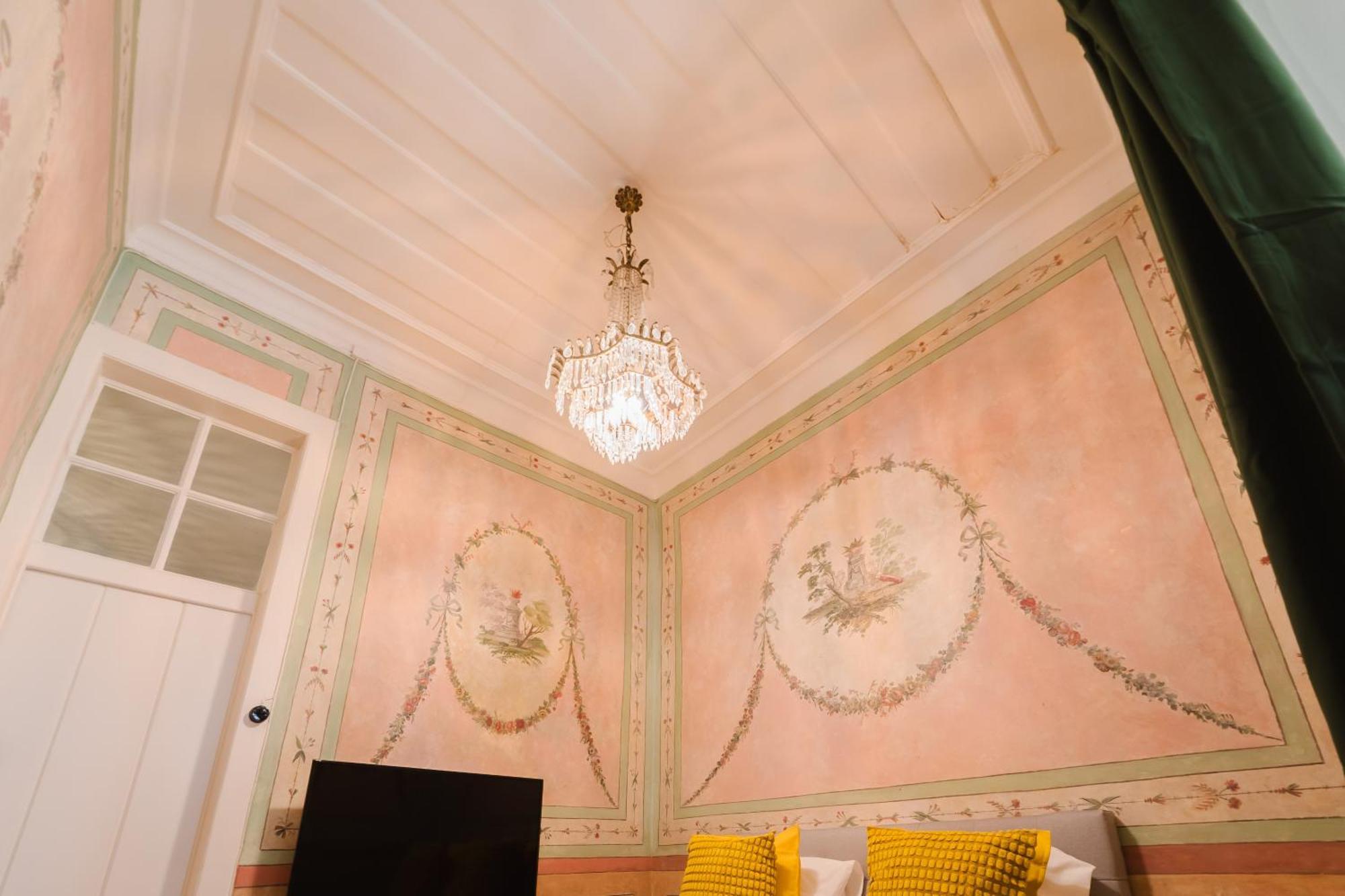 Apartment Luxury 4br Steps From Praa Do Comrcio Lisbon