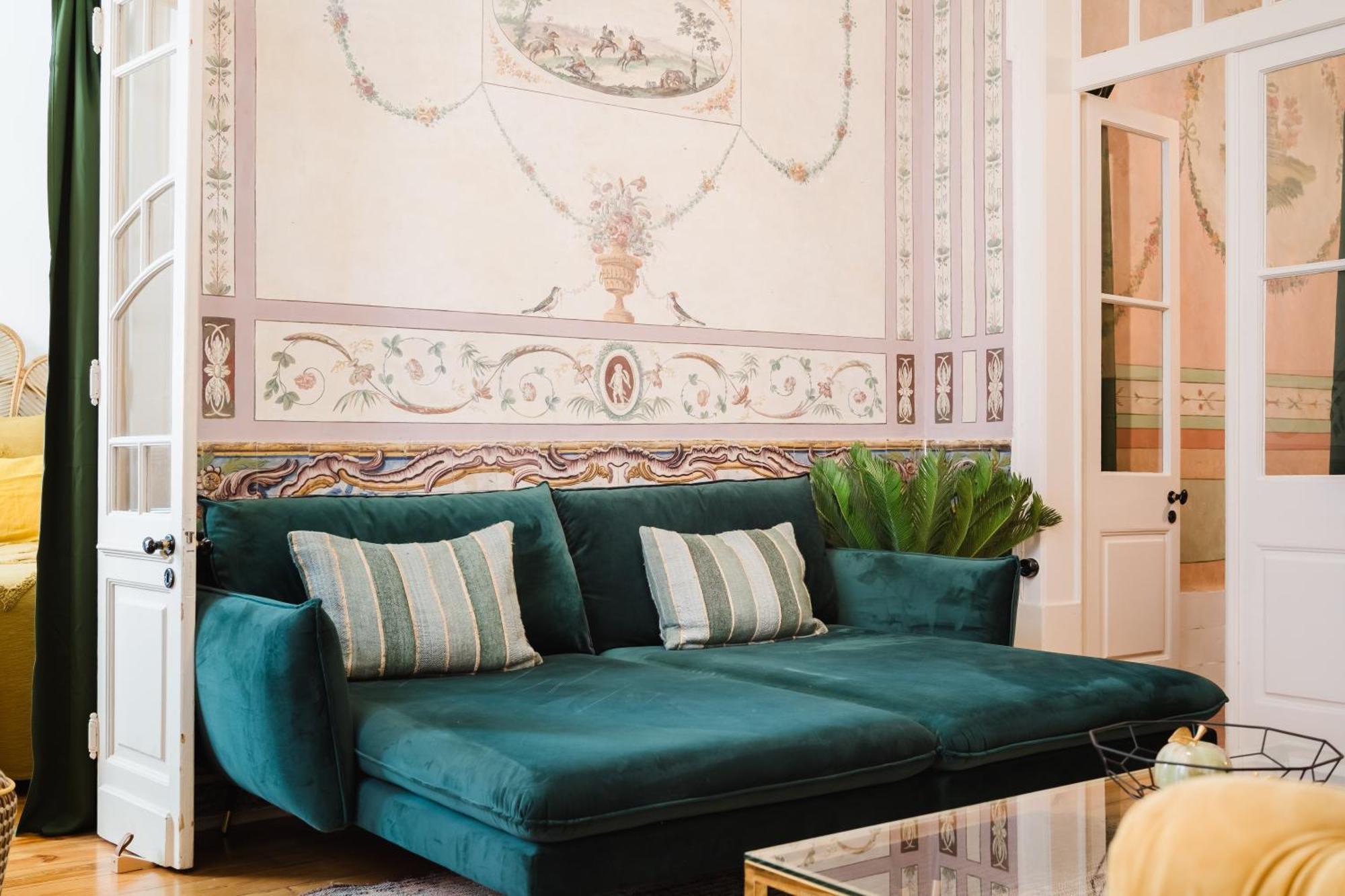 Apartment Luxury 4br Steps From Praa Do Comrcio