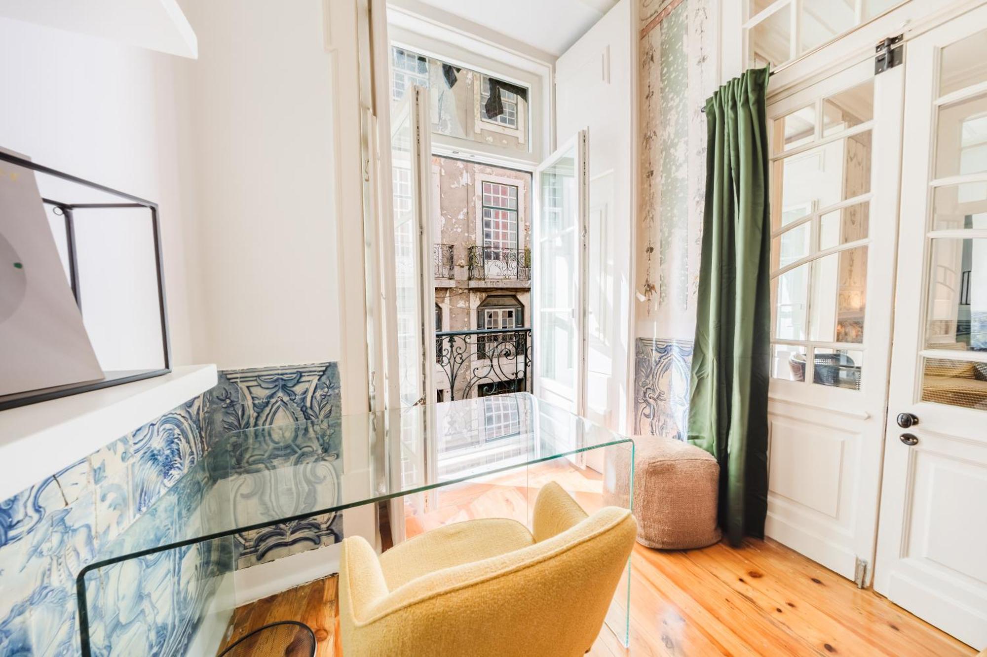 Apartment Luxury 4br Steps From Praa Do Comrcio