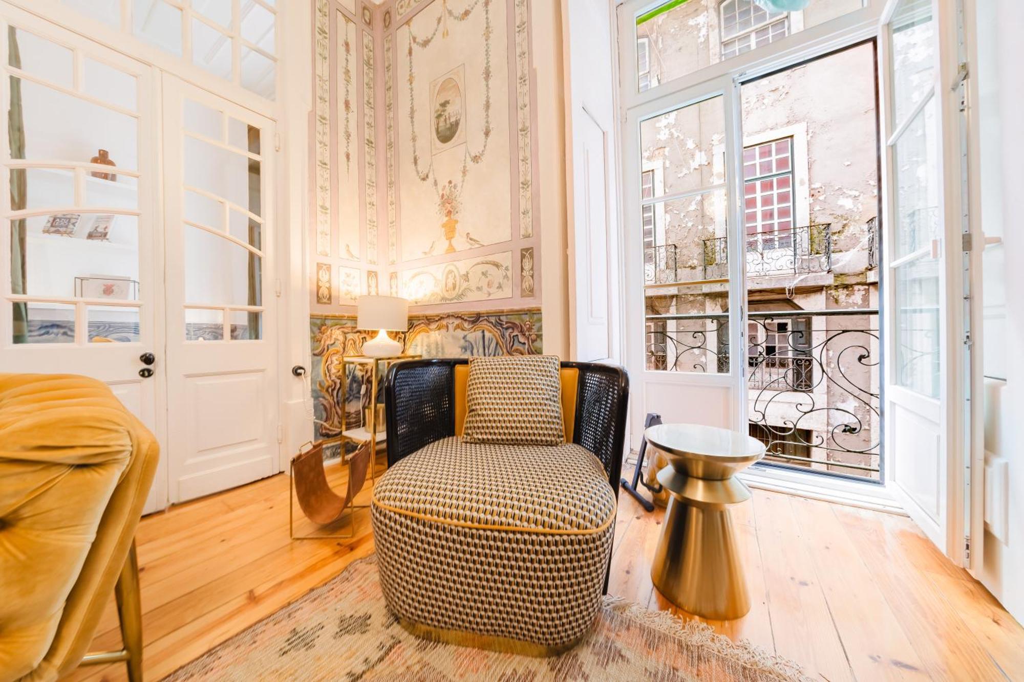Luxury 4br Steps From Praa Do Comrcio Lisbon