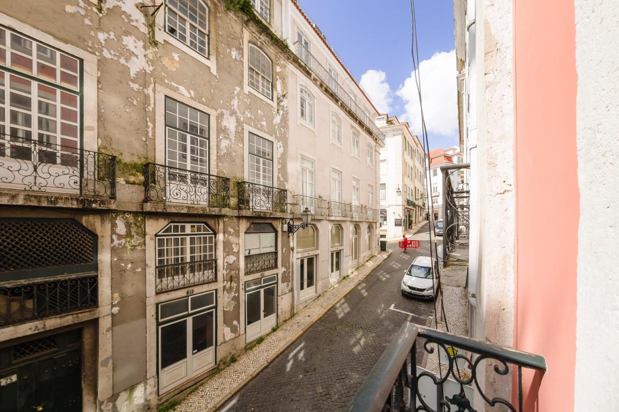 Apartment Luxury 4br Steps From Praa Do Comrcio
