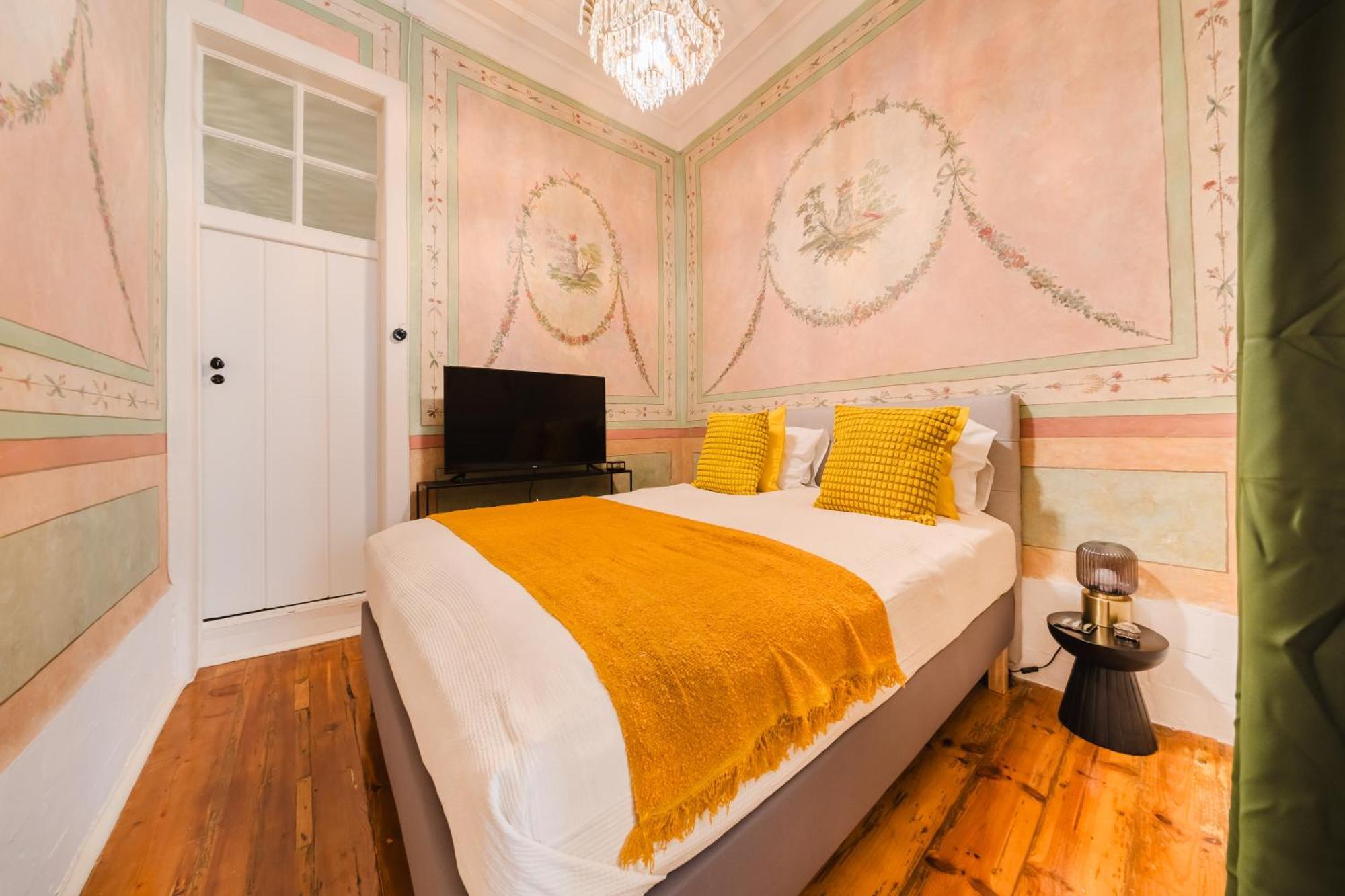 Apartment Luxury 4br Steps From Praa Do Comrcio Lisbon